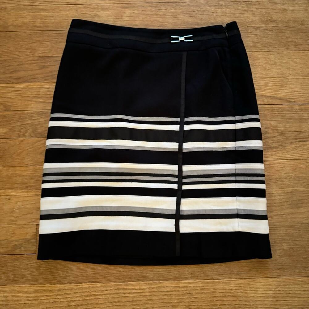 White House Black Market black and white mini pencil skirt size 00
 b7